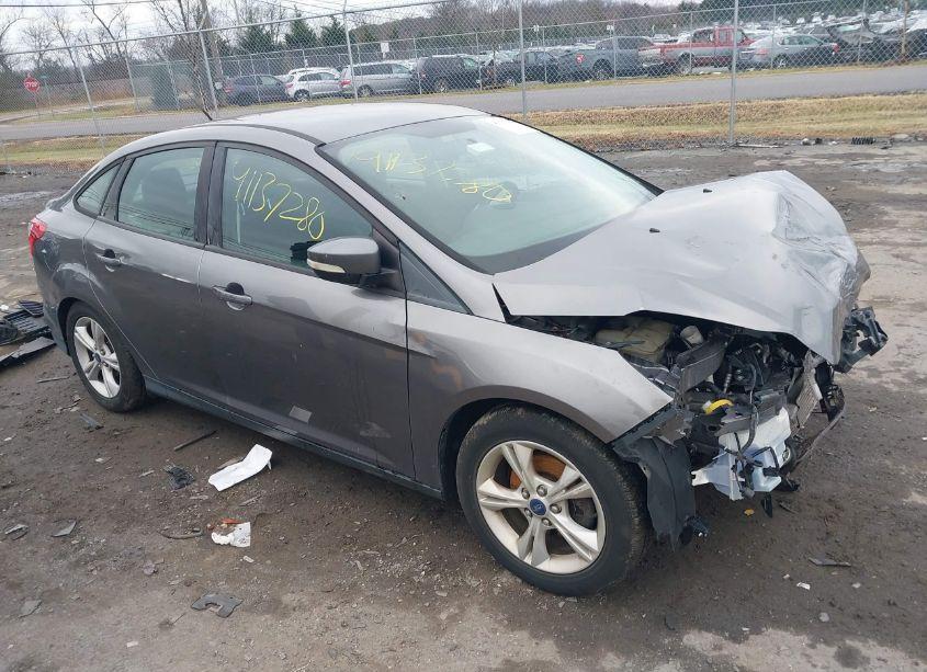 2014 Ford Focus SE (VIN 1FADP3F26EL403919) main photo