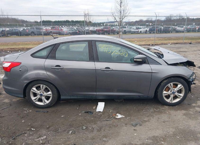 Photo 13 of 2014 Ford Focus SE (VIN 1FADP3F26EL403919)