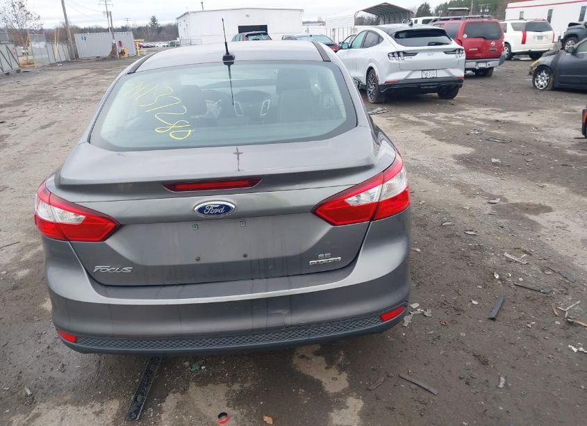 Photo 16 of 2014 Ford Focus SE (VIN 1FADP3F26EL403919)