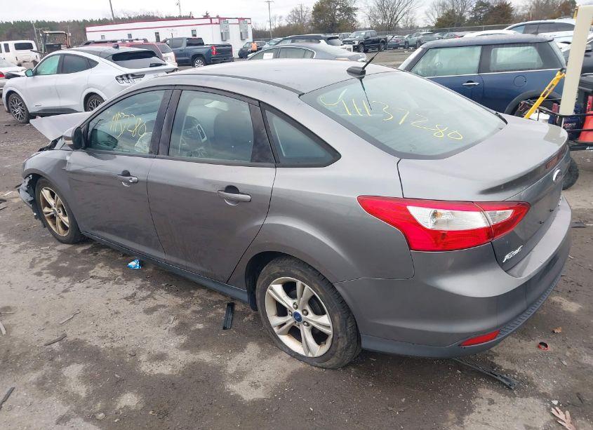 Photo 3 of 2014 Ford Focus SE (VIN 1FADP3F26EL403919)