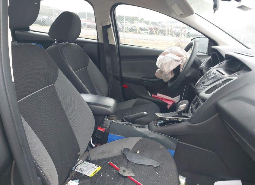 Photo 5 of 2014 Ford Focus SE (VIN 1FADP3F26EL403919)