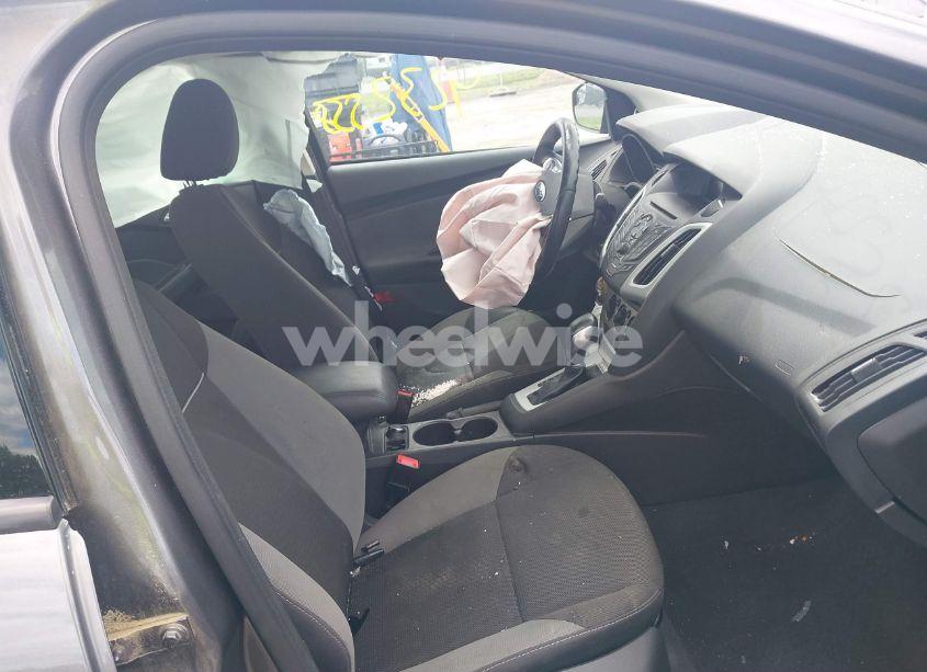 Photo 5 of 2014 Ford Focus SE (VIN 1FADP3F26EL409509)