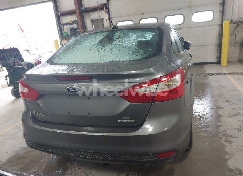 Photo 16 of 2014 Ford Focus SE (VIN 1FADP3F26EL412135)