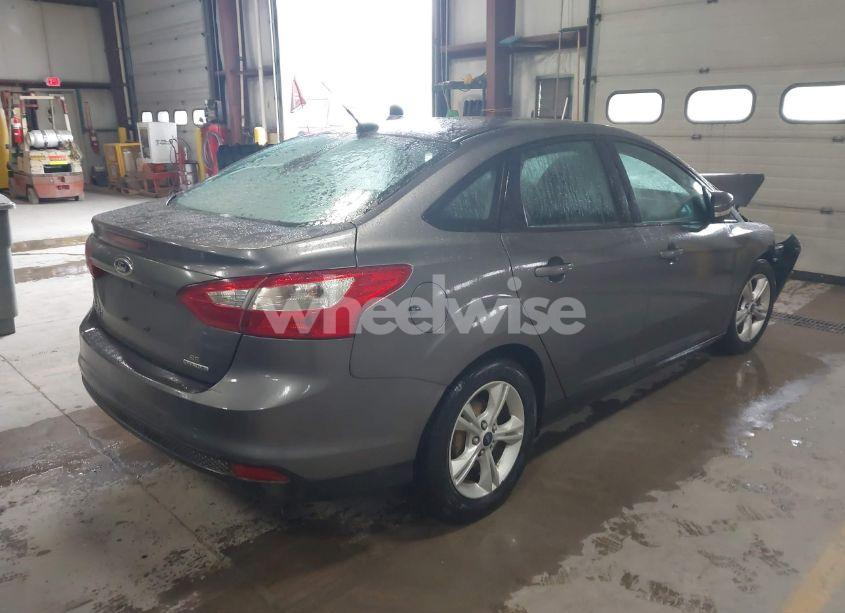 Photo 4 of 2014 Ford Focus SE (VIN 1FADP3F26EL412135)