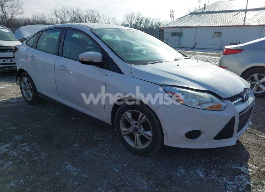 2014 Ford Focus SE (VIN 1FADP3F26EL437939) main photo