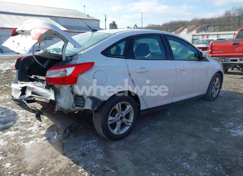 Photo 4 of 2014 Ford Focus SE (VIN 1FADP3F26EL437939)
