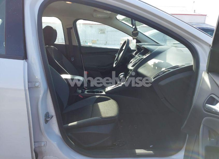 Photo 5 of 2014 Ford Focus SE (VIN 1FADP3F26EL437939)