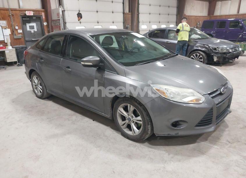 2014 Ford Focus SE (VIN 1FADP3F26EL446138) main photo