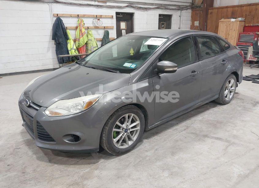 Photo 2 of 2014 Ford Focus SE (VIN 1FADP3F26EL446138)