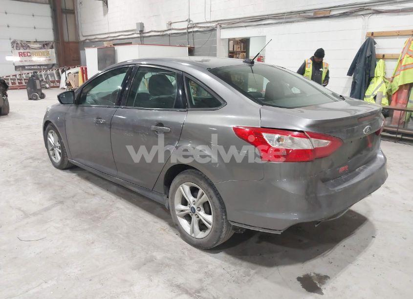 Photo 3 of 2014 Ford Focus SE (VIN 1FADP3F26EL446138)