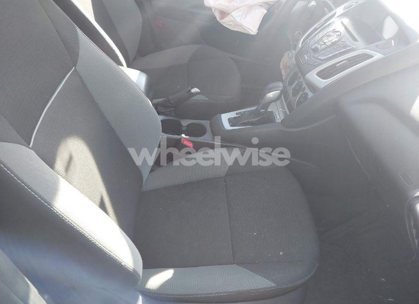 Photo 5 of 2014 Ford Focus SE (VIN 1FADP3F26EL448083)