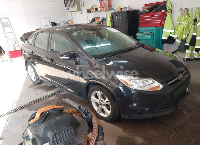2014 Ford Focus SE (VIN 1FADP3F26EL449475) main photo