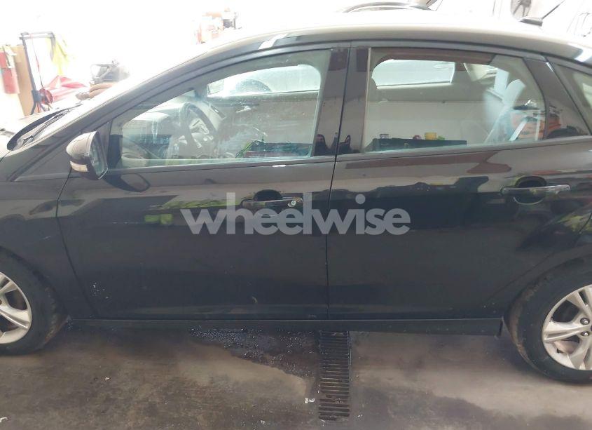 Photo 14 of 2014 Ford Focus SE (VIN 1FADP3F26EL449475)