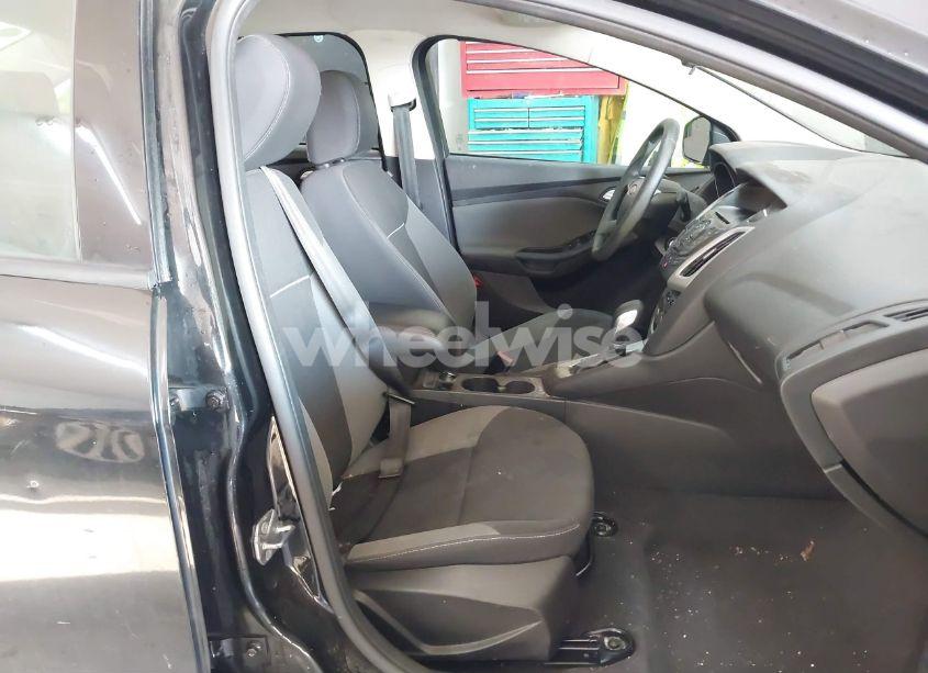 Photo 5 of 2014 Ford Focus SE (VIN 1FADP3F26EL449475)