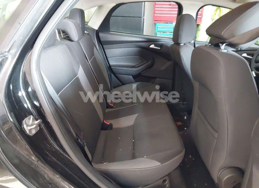 Photo 8 of 2014 Ford Focus SE (VIN 1FADP3F26EL449475)