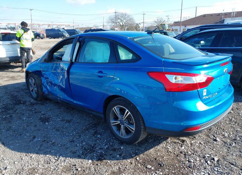 Photo 3 of 2014 Ford Focus SE (VIN 1FADP3F26EL449539)