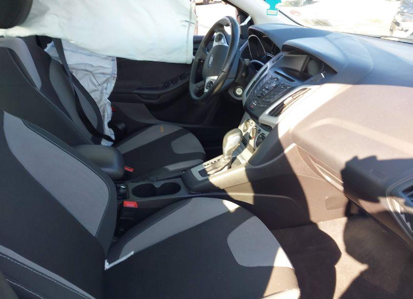 Photo 5 of 2014 Ford Focus SE (VIN 1FADP3F26EL449539)