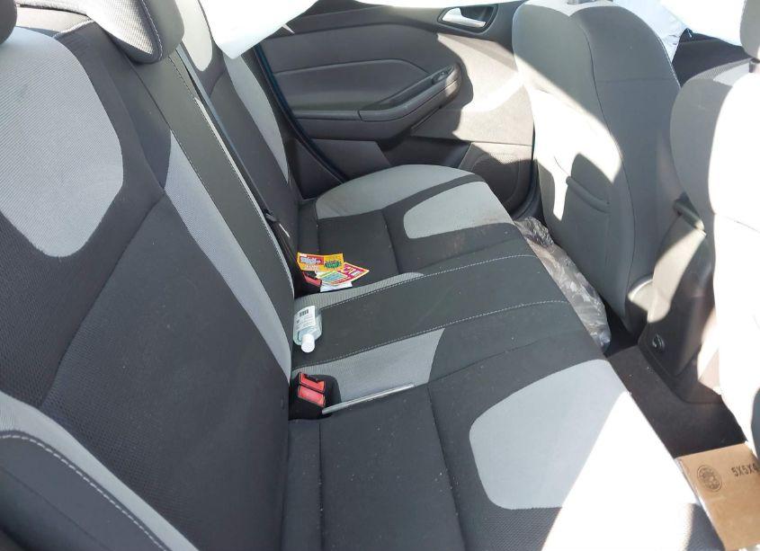 Photo 8 of 2014 Ford Focus SE (VIN 1FADP3F26EL449539)