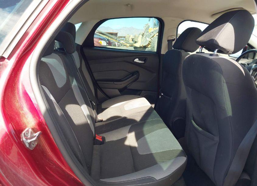 Photo 8 of 2014 Ford Focus SE (VIN 1FADP3F26EL461724)