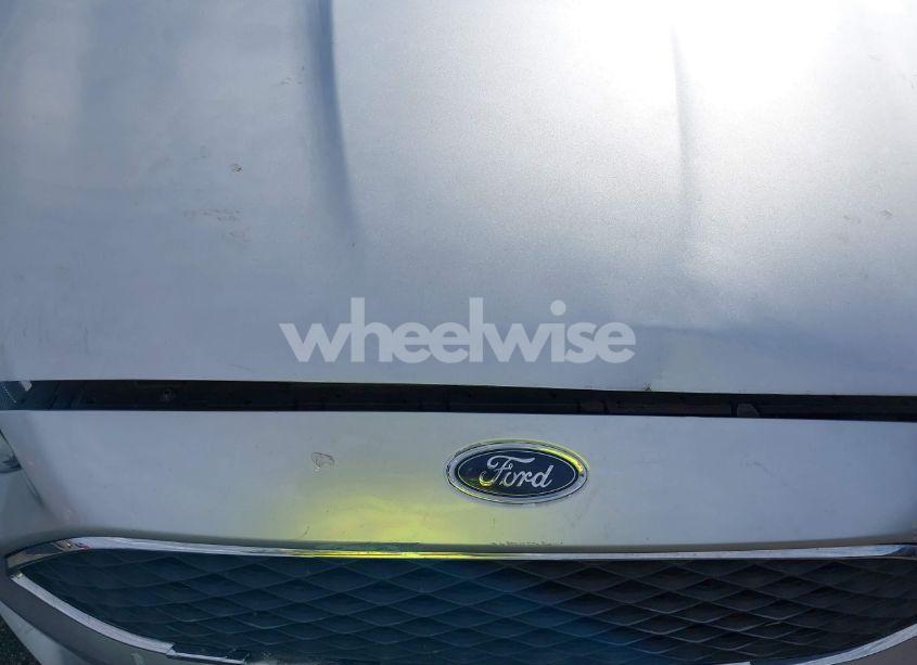 Photo 10 of 2015 Ford Focus SE (VIN 1FADP3F26FL207271)