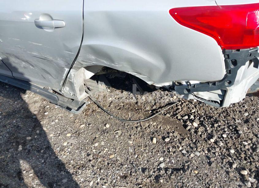 Photo 6 of 2015 Ford Focus SE (VIN 1FADP3F26FL207271)