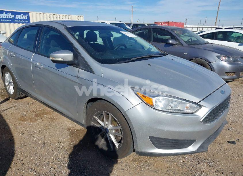 2015 Ford Focus SE (VIN 1FADP3F26FL207335) main photo