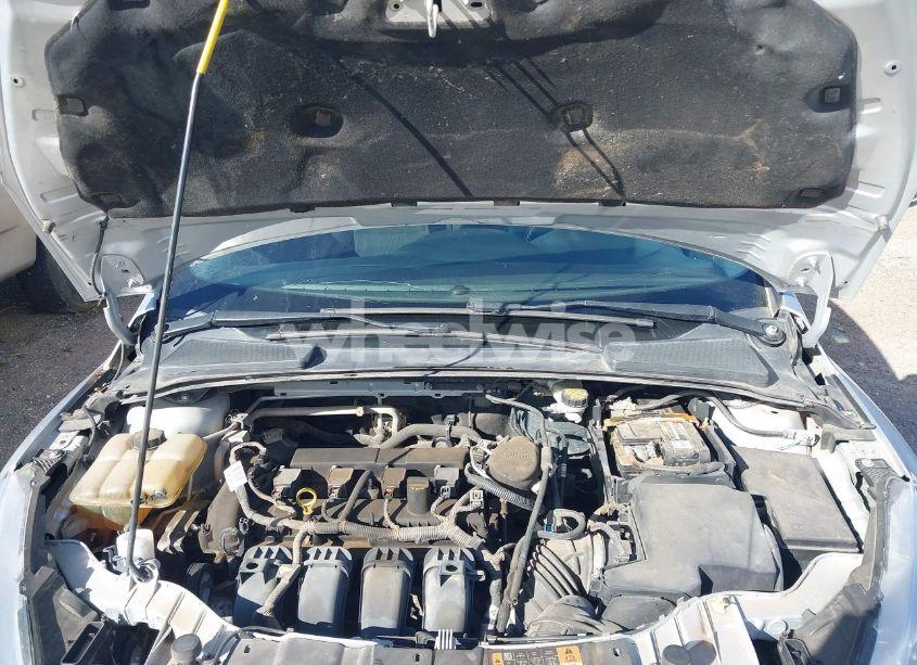 Photo 10 of 2015 Ford Focus SE (VIN 1FADP3F26FL207335)