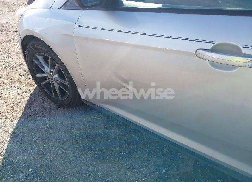 Photo 12 of 2015 Ford Focus SE (VIN 1FADP3F26FL207335)