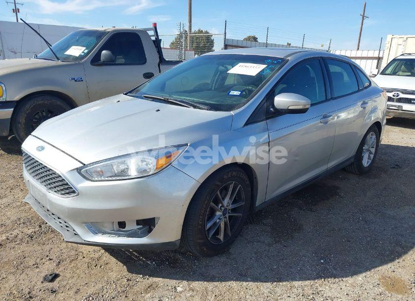 Photo 2 of 2015 Ford Focus SE (VIN 1FADP3F26FL207335)