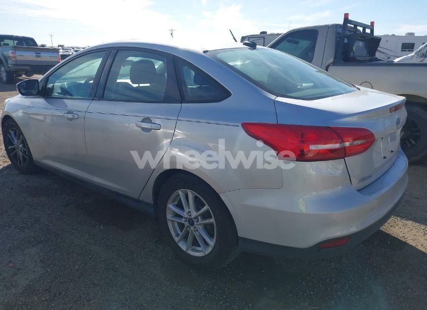 Photo 3 of 2015 Ford Focus SE (VIN 1FADP3F26FL207335)