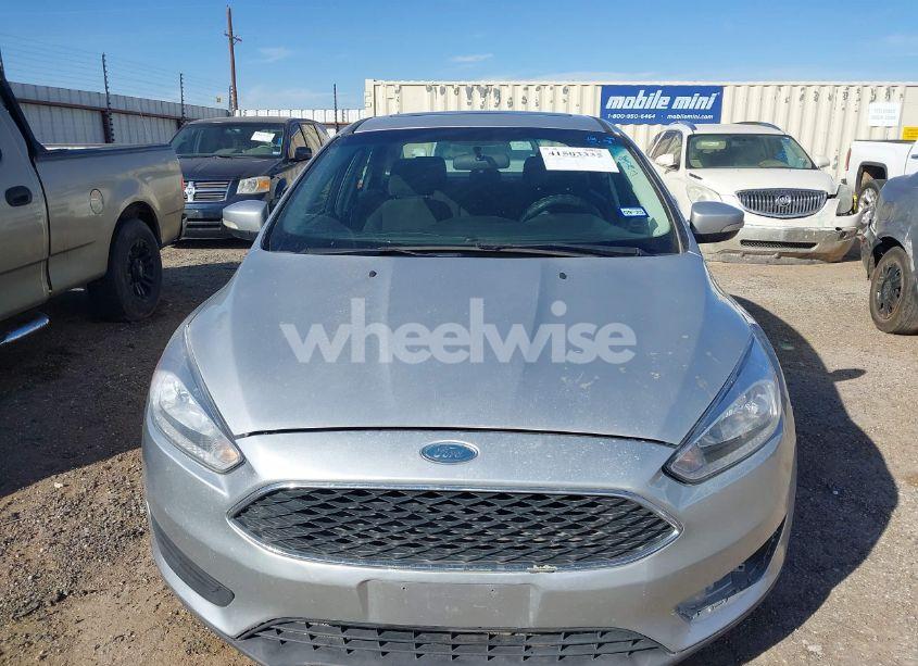 Photo 6 of 2015 Ford Focus SE (VIN 1FADP3F26FL207335)