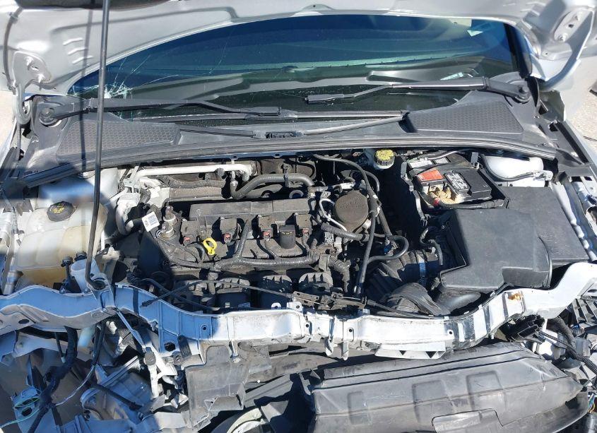 Photo 10 of 2015 Ford Focus SE (VIN 1FADP3F26FL215404)