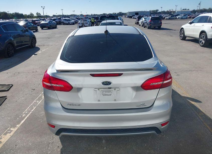 Photo 17 of 2015 Ford Focus SE (VIN 1FADP3F26FL215404)