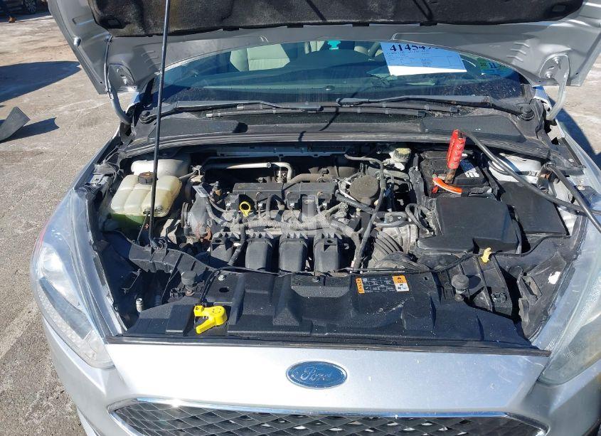 Photo 10 of 2015 Ford Focus SE (VIN 1FADP3F26FL226595)