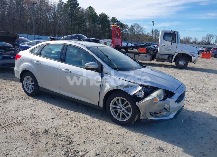2015 Ford Focus SE (VIN 1FADP3F26FL227407) main photo