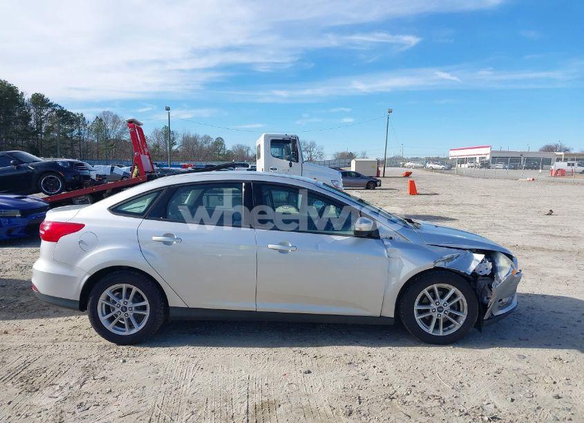 Photo 13 of 2015 Ford Focus SE (VIN 1FADP3F26FL227407)