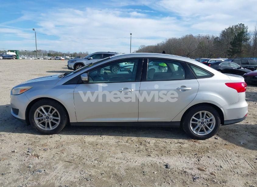 Photo 14 of 2015 Ford Focus SE (VIN 1FADP3F26FL227407)