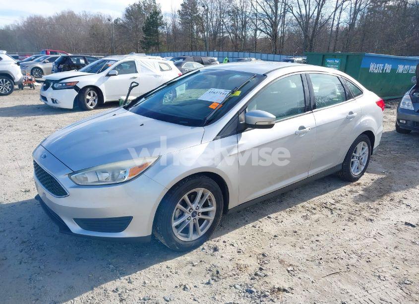 Photo 2 of 2015 Ford Focus SE (VIN 1FADP3F26FL227407)