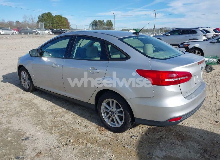 Photo 3 of 2015 Ford Focus SE (VIN 1FADP3F26FL227407)