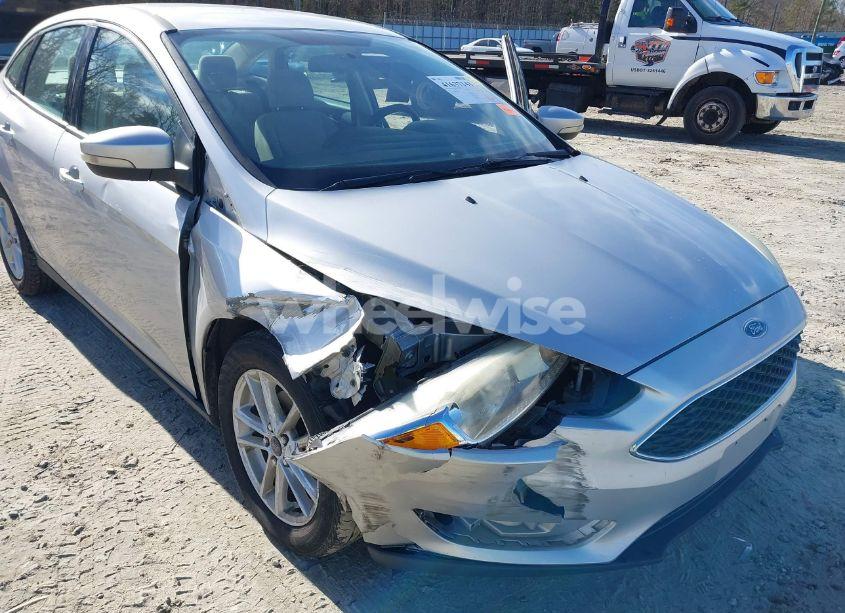 Photo 6 of 2015 Ford Focus SE (VIN 1FADP3F26FL227407)