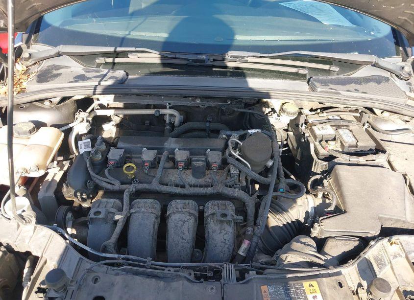 Photo 10 of 2015 Ford Focus SE (VIN 1FADP3F26FL231375)