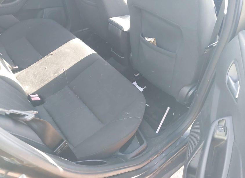 Photo 8 of 2015 Ford Focus SE (VIN 1FADP3F26FL231375)