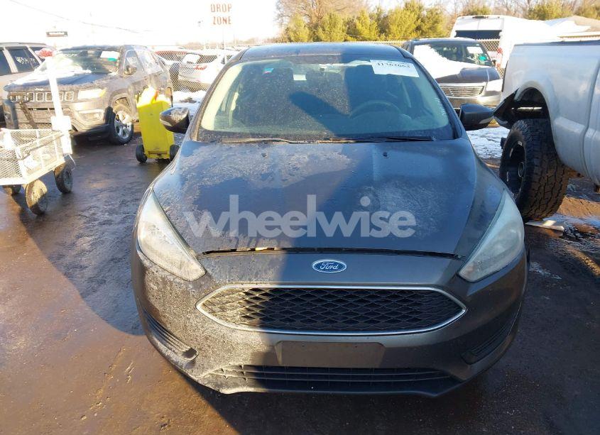 Photo 12 of 2015 Ford Focus SE (VIN 1FADP3F26FL244000)