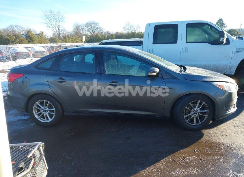 Photo 13 of 2015 Ford Focus SE (VIN 1FADP3F26FL244000)