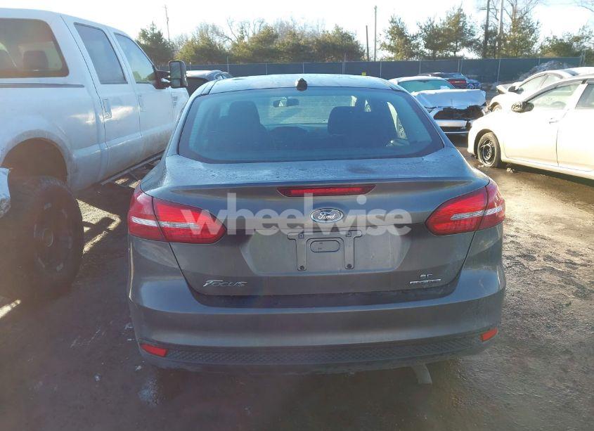 Photo 16 of 2015 Ford Focus SE (VIN 1FADP3F26FL244000)