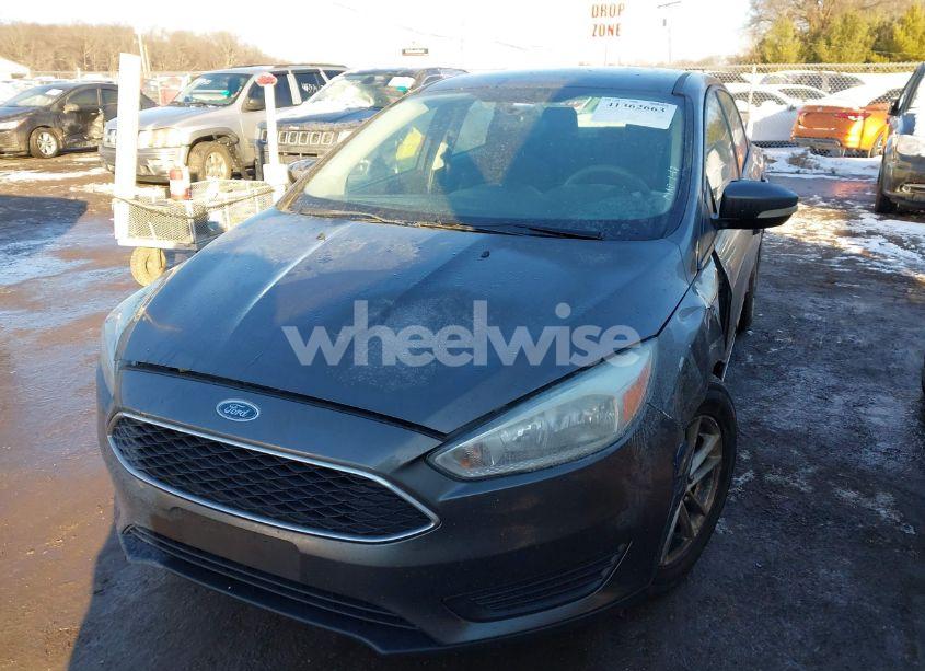 Photo 2 of 2015 Ford Focus SE (VIN 1FADP3F26FL244000)