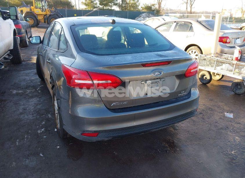 Photo 3 of 2015 Ford Focus SE (VIN 1FADP3F26FL244000)