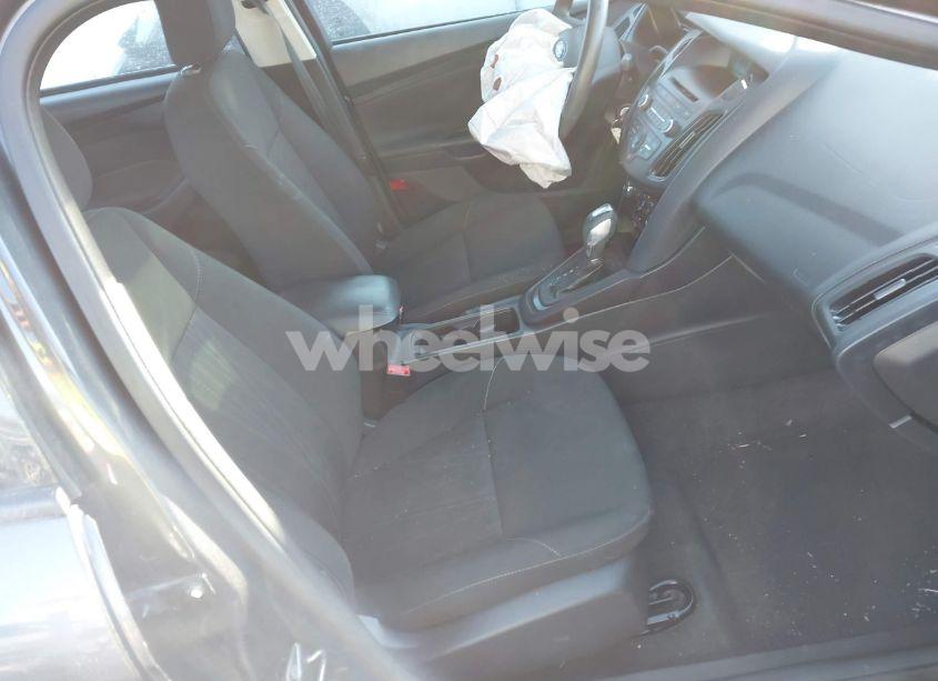 Photo 5 of 2015 Ford Focus SE (VIN 1FADP3F26FL244000)