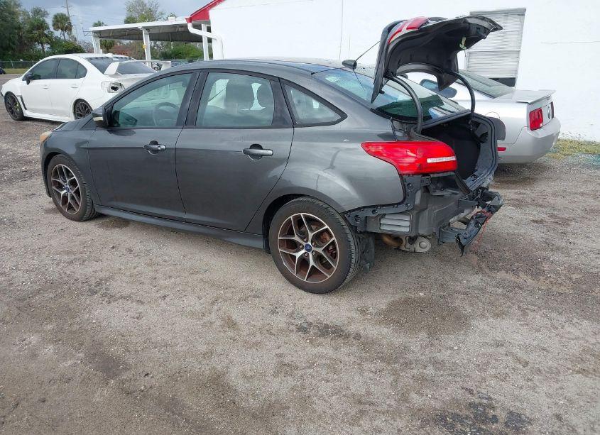 Photo 3 of 2015 Ford Focus SE (VIN 1FADP3F26FL247186)