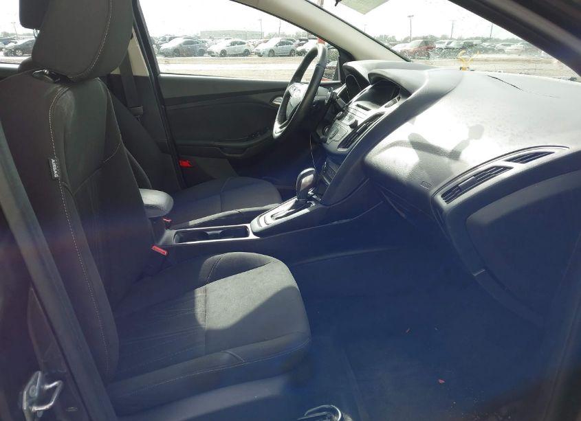 Photo 5 of 2015 Ford Focus SE (VIN 1FADP3F26FL247186)